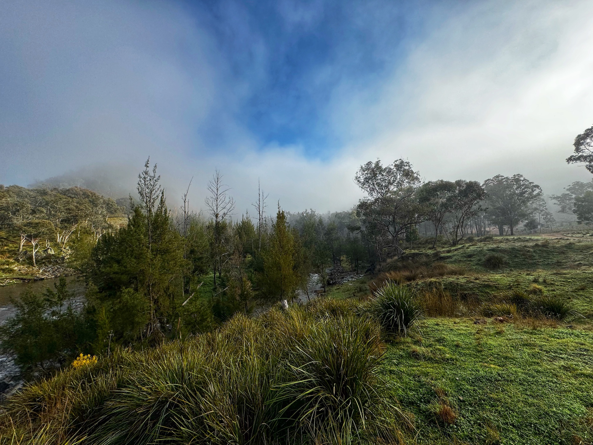 Crisp spring morning overlooking the Turon River